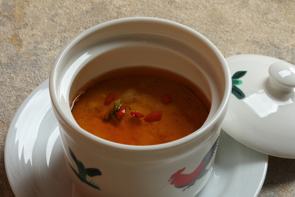 鶏　豚ミンチ肉のクコの実入り蒸しスープの画像